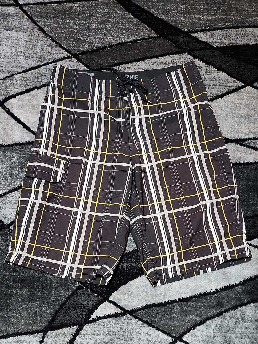 BKE SPORT PLAID POCKET ATHLETIC FIT BOARD SHORTS